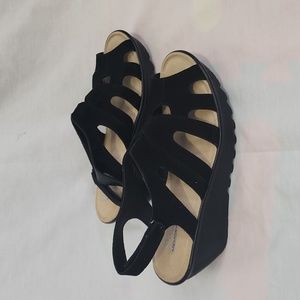 Women's Skechers Memory Foam Sandals Black Size 8 M Platform Velcro Sling back